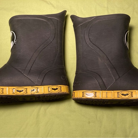 Kids Children’s Batman Crocs Boots size J3 Rain Boots - Picture 6 of 8